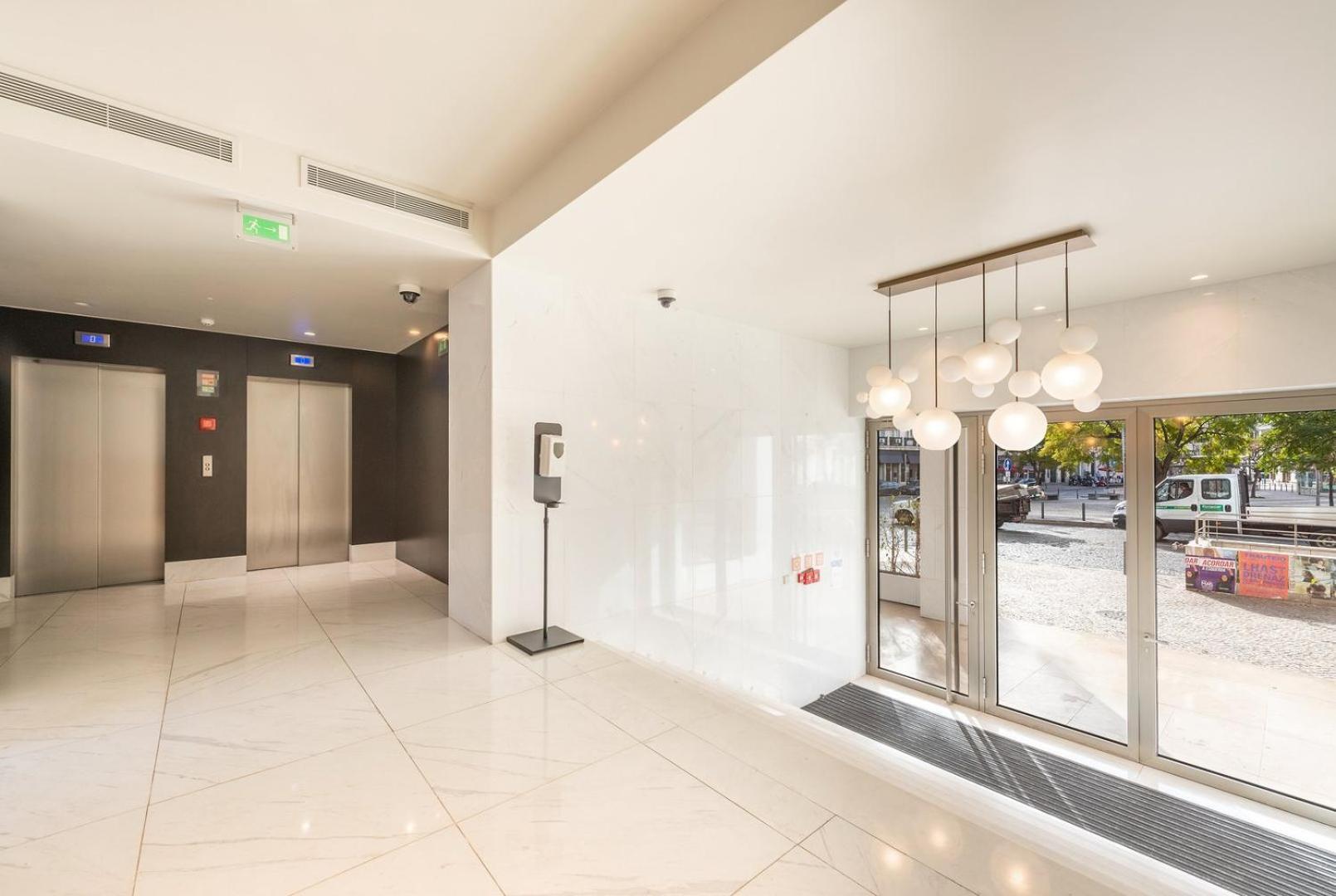 Ferienwohnung Guestready - 2Br Apt Carlos I With Terrace And Gym Lisboa Exterior foto
