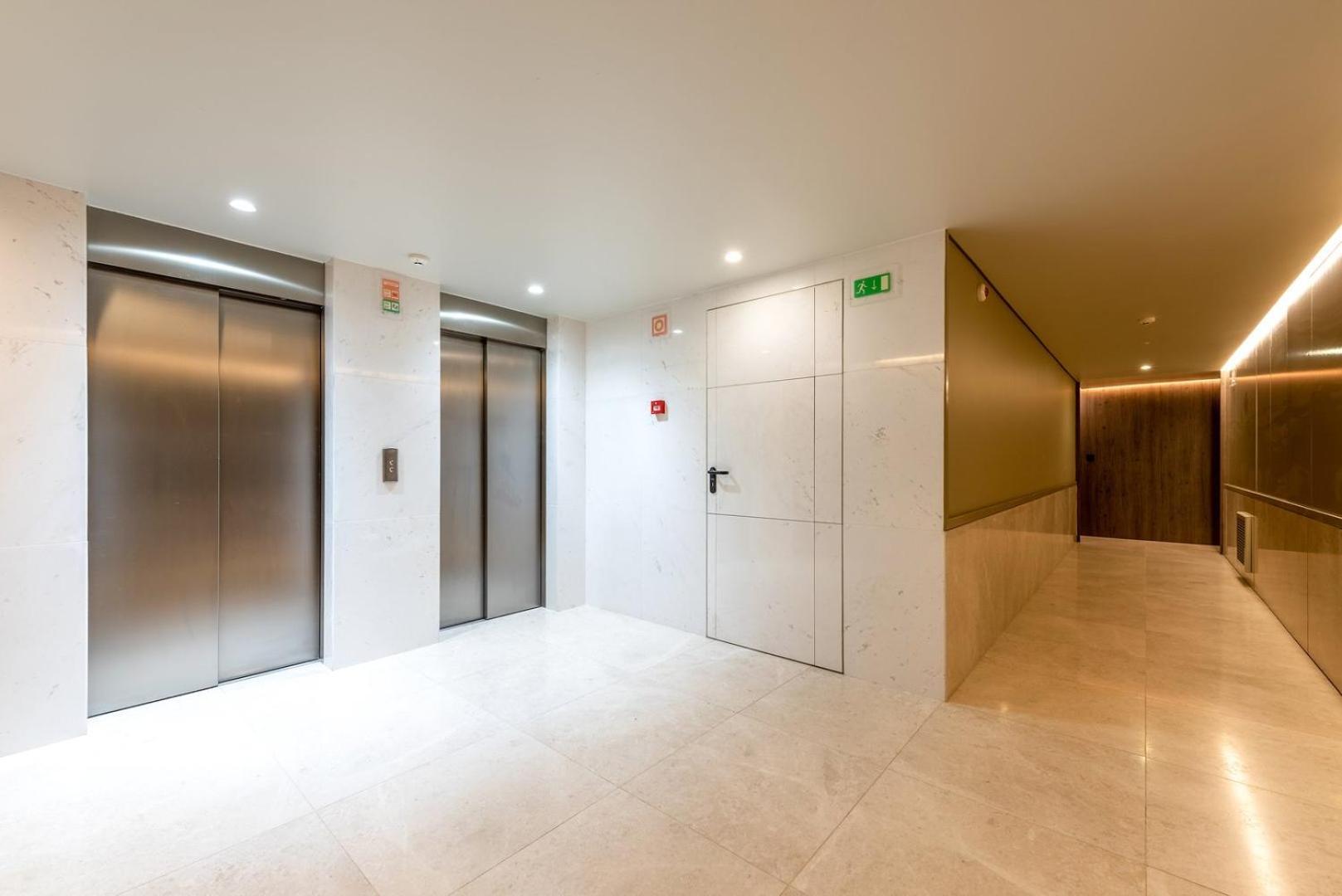 Ferienwohnung Guestready - 2Br Apt Carlos I With Terrace And Gym Lisboa Exterior foto