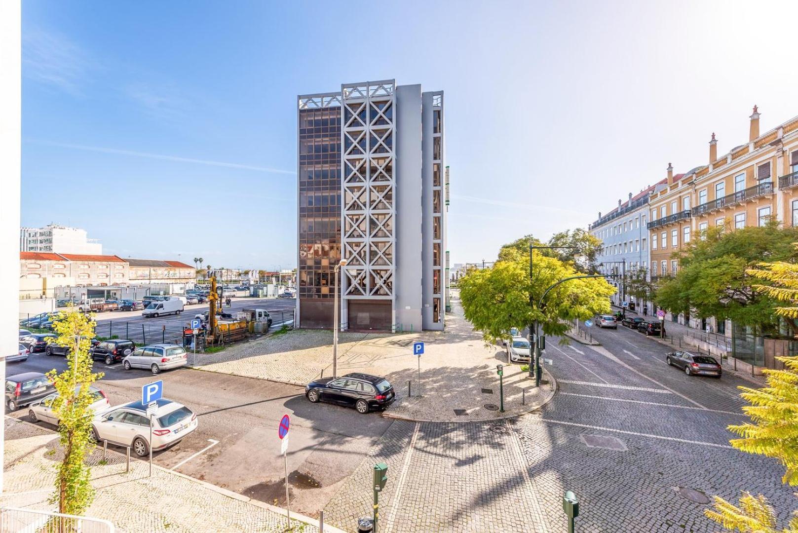Ferienwohnung Guestready - 2Br Apt Carlos I With Terrace And Gym Lisboa Exterior foto